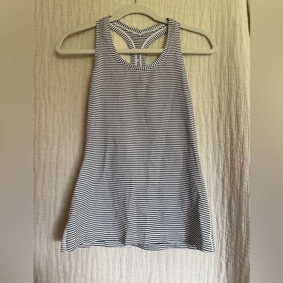 Lululemon racerback size 6 tank - Picture 3 of 5